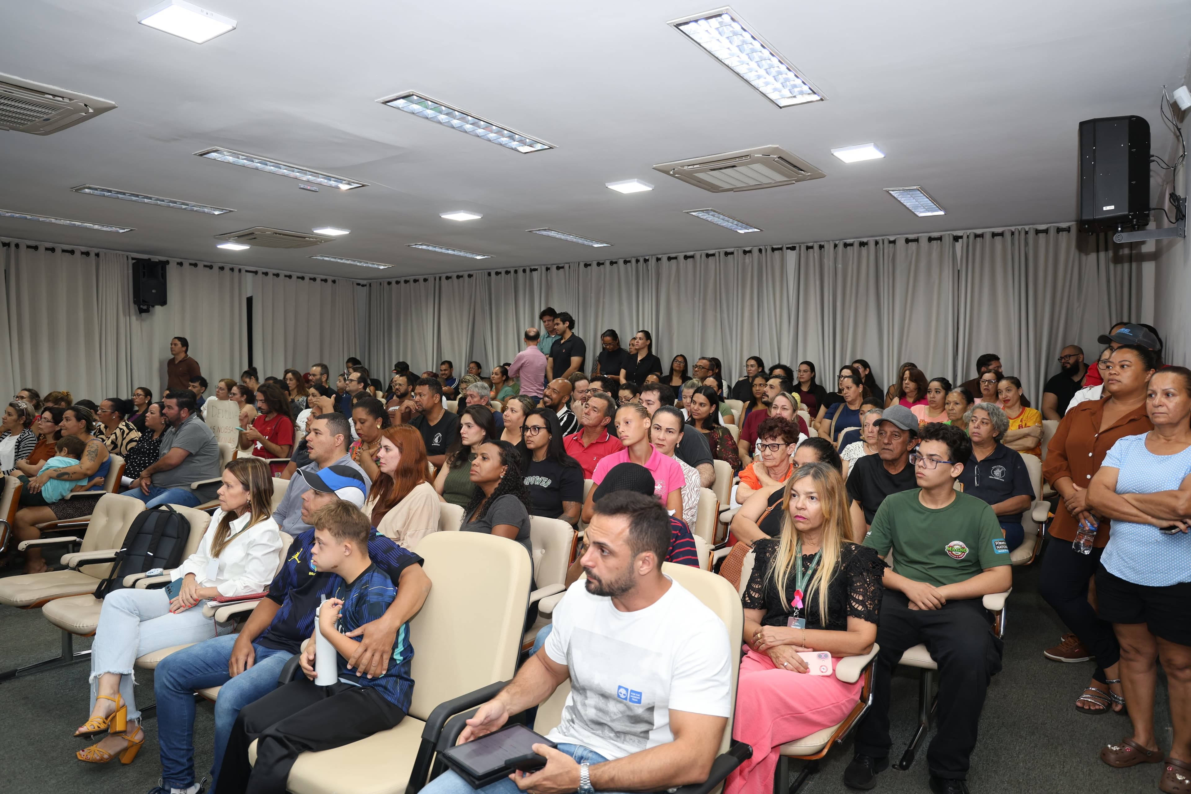 População durante acompanhou as discussões no plenário  (Foto – Comunicação Câmara)
