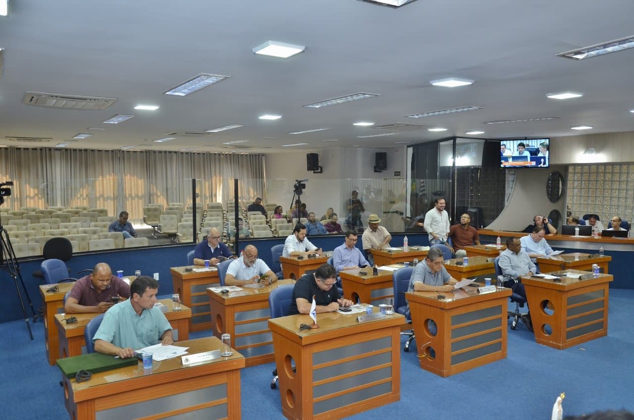 Câmara de Barretos aprova títulos e abertura de créditos