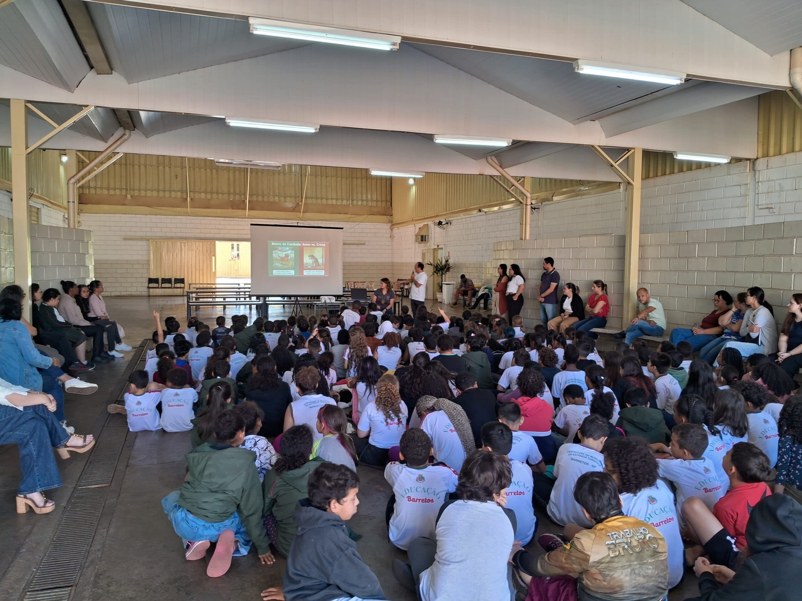 Polícia Civil e Protetores do Bem ministram palestra em escola municipal
