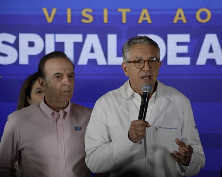 Padilha destaca reabilitação do Hospital de Amor durante visita
