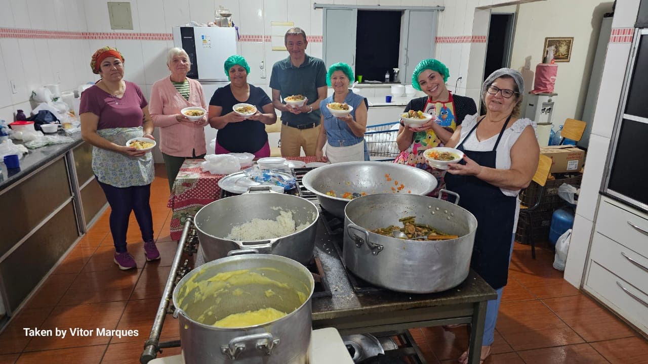 Comunidade Santana e Santa Terezinha mantém distribuição de marmitas
