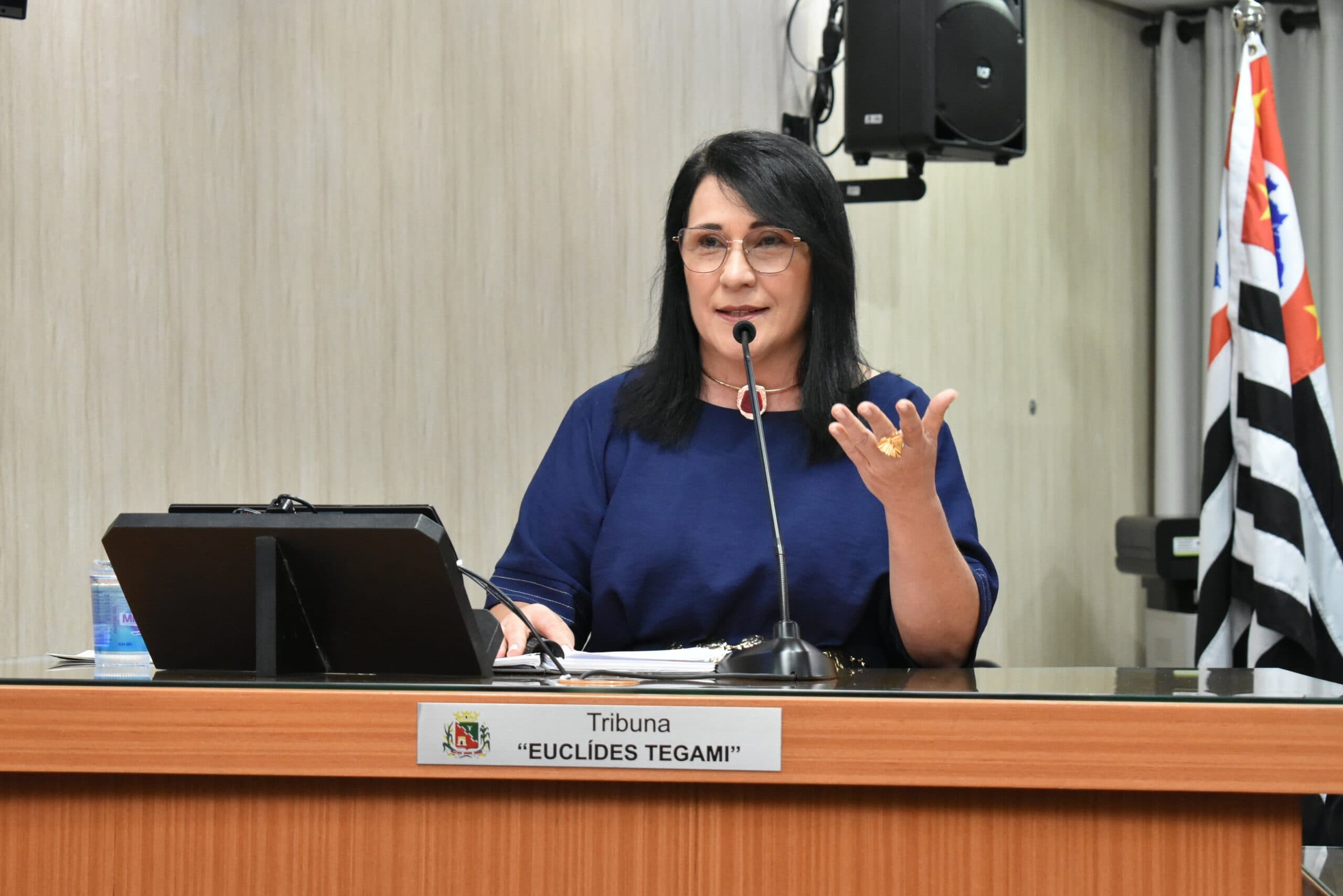 Pastora Junia da Silva recebe diploma na Câmara barretense
