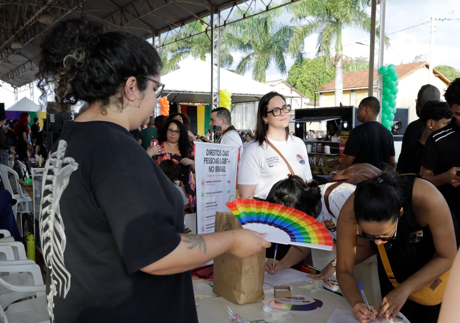 Parada do Orgulho reúne ações de prevenção e acessibilidade