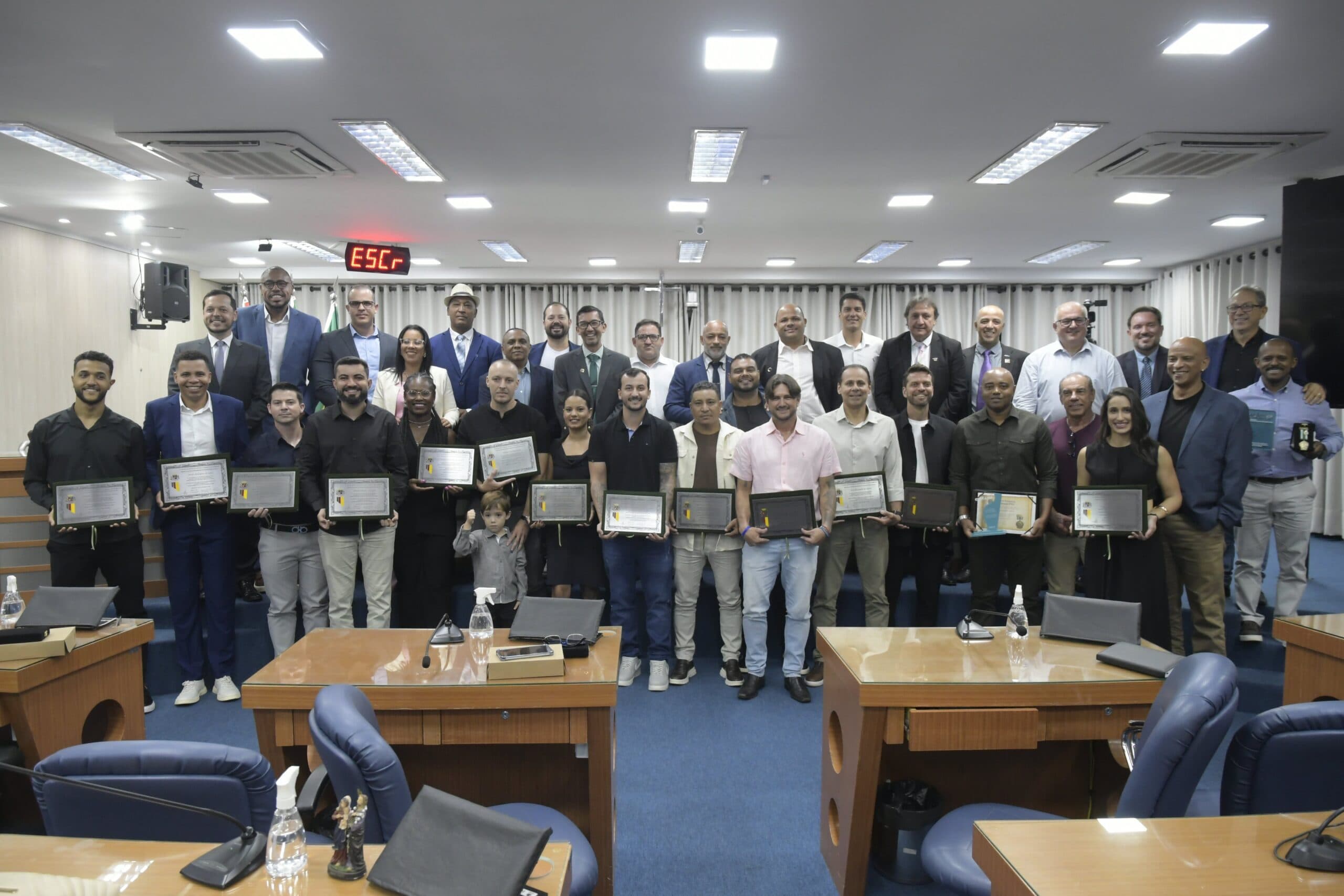 Câmara homenageia profissionais de Educação Física